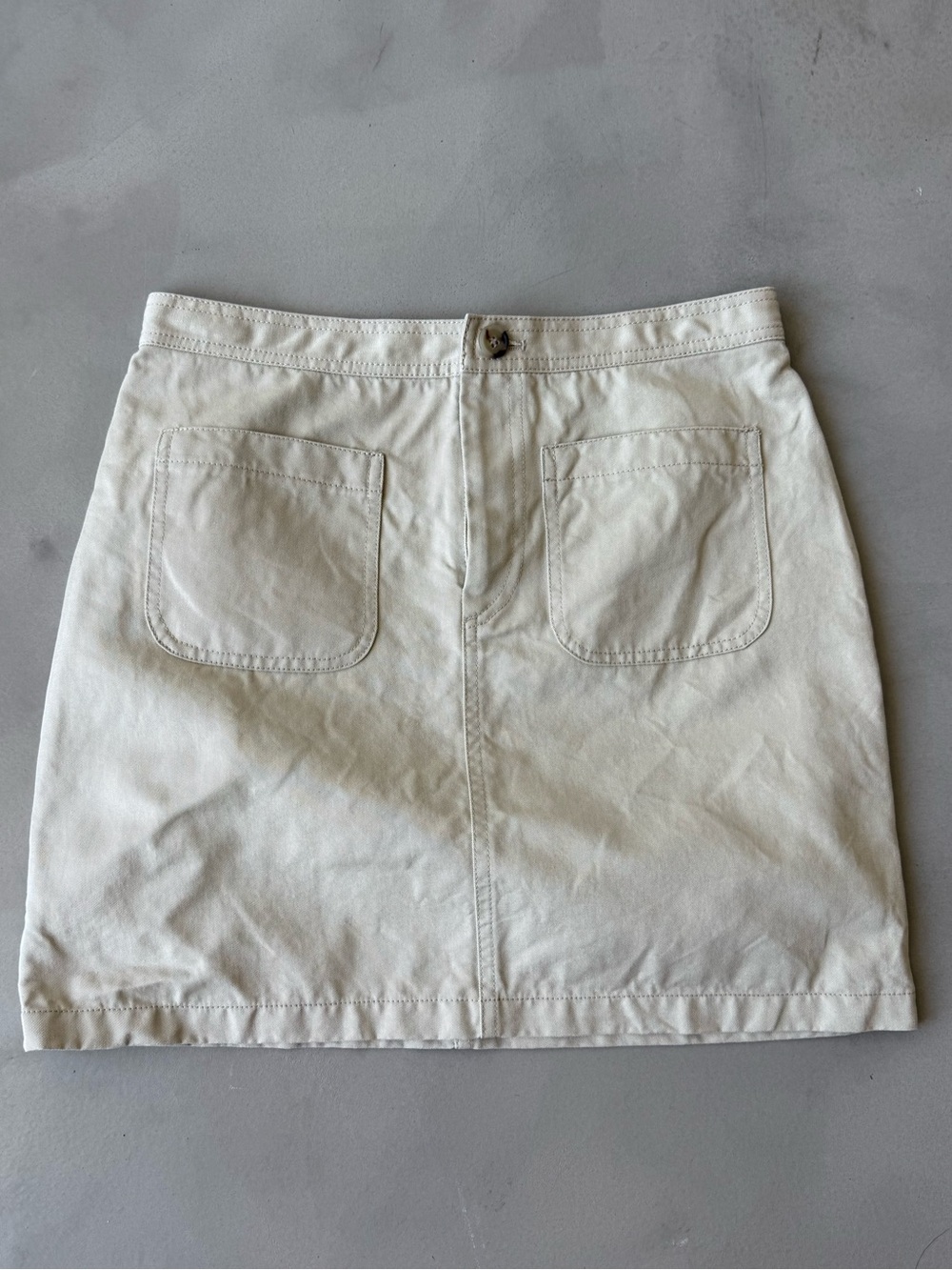 A.P.C. Off-White Cotton Mini Skirt with Patch Pockets